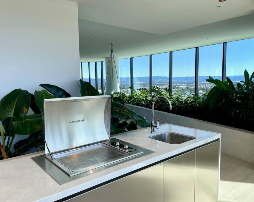 Apartamento Stunning Oceanview 2Br In The Heart Of Broadbeach 44F Gold Coast Exterior foto